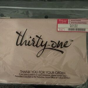 * New in package * Rubie Mini by thirty one. Rose blush pebble color